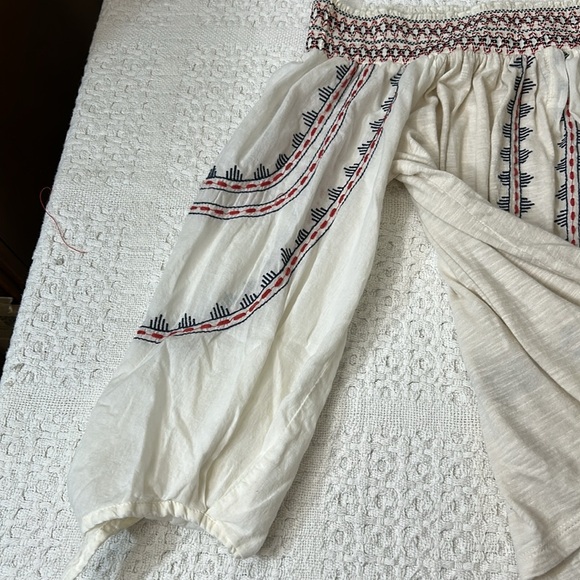 Vintage America Blues Off Shoulder Embroidered Top Size medium - Picture 3 of 7